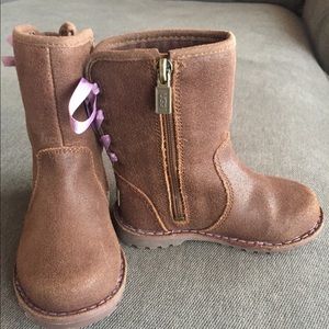 Toddler leather UGG boots, size 7